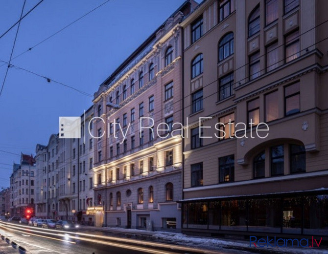 Pagalma ēka, renovēta māja, ieeja no ielas un pagalma, ir lifts, kāpņu telpa pēc kapitālā Rīga - foto 17