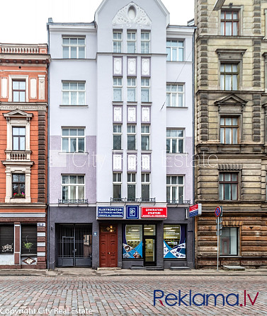 Pagalma māja, slēgts pagalms, ieeja no ielas, kāpņu telpa pēc kosmētiskā remonta, logi Rīga - foto 20