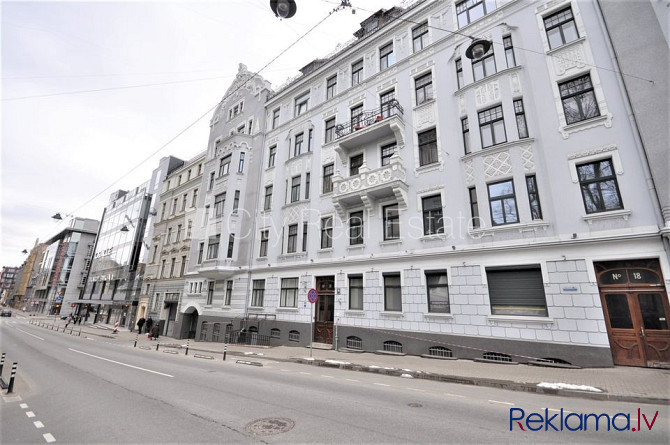 Fasādes māja, renovēta māja, ieeja no ielas, ir lifts, kāpņu telpa pēc kosmētiskā remonta, Rīga - foto 16