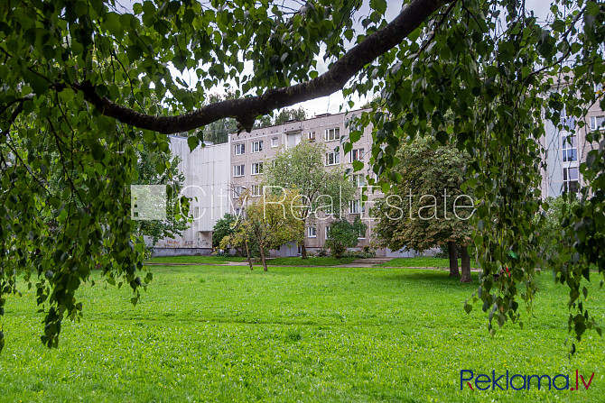 Zeme īpašumā, pagalma māja, labiekārtota apzaļumota teritorija, bezmaksas stāvvieta Rīga - foto 17