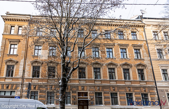 Fasādes māja, vieta vairākām automašīnām, ieeja no ielas un pagalma, terase 15 m2, logi Rīga - foto 18