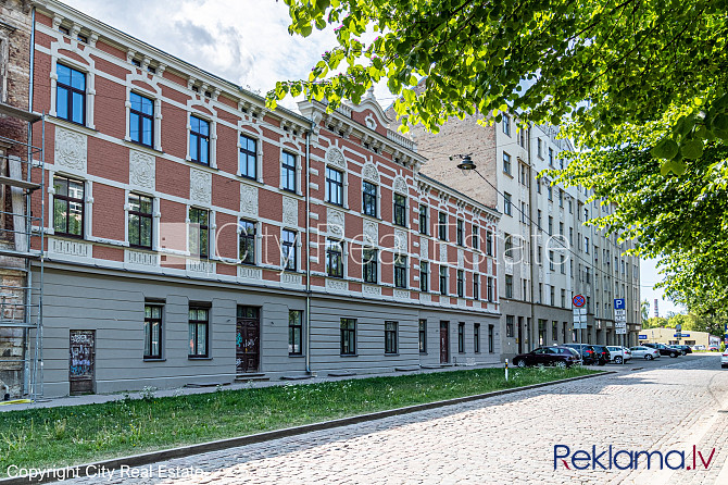 Fasādes māja, renovēta māja, vieta automašīnai, ieeja no ielas un pagalma, logi vērsti Rīga - foto 18