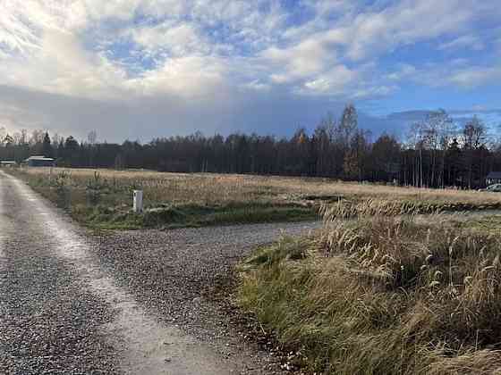 Pārdod regulāras formas zemes gabalu ar aktuālu būvatļauju privātmājas būvniecībai.
Sausa, smilšaina Tukums un Tukuma novads