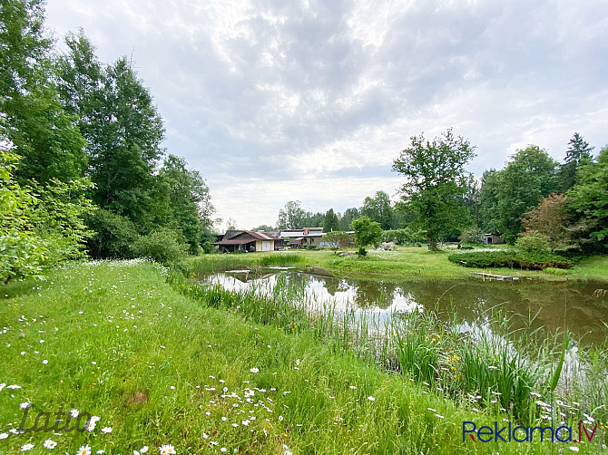 Pārdod māju pie Valmieras. Īpašums paslēpies bagātīga meža ielokā, ar gleznaini skaistu Valmiera un Valmieras novads - foto 1