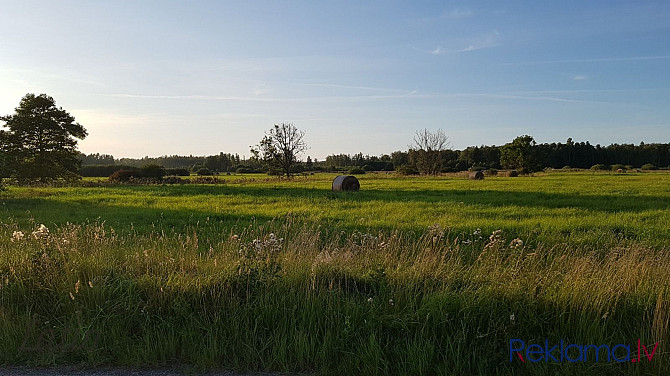 Ir nobrauktuve no asfaltēta P127 ceļa, zemesgabals novietots 200m no ceļa P127, 1 km līdz Talsi un Talsu novads - foto 3