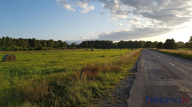 Ir nobrauktuve no asfaltēta P127 ceļa, zemesgabals novietots 200m no ceļa P127, 1 km līdz Talsi un Talsu novads - foto 4