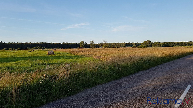 Ir nobrauktuve no asfaltēta P127 ceļa, zemesgabals novietots 200m no ceļa P127, 1 km līdz Talsi un Talsu novads - foto 5