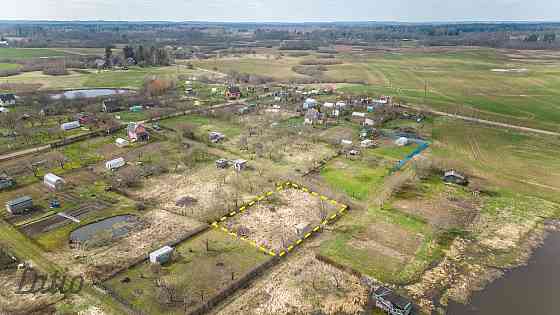 Ainaviskā vietā iegādei pieejams zemes gabals - 619 kv.m. Zemes gabals atrodas sānu ceļa galā ar ska Добеле и Добельский край