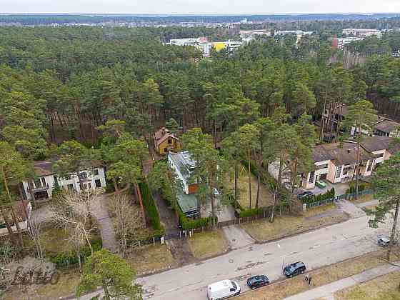 Pārdod māju Bulduros, 500m no jūras un netālu no hotel Lielupe Jūrmalā.
Mājas kopējā patība ir 101m2 Jūrmala