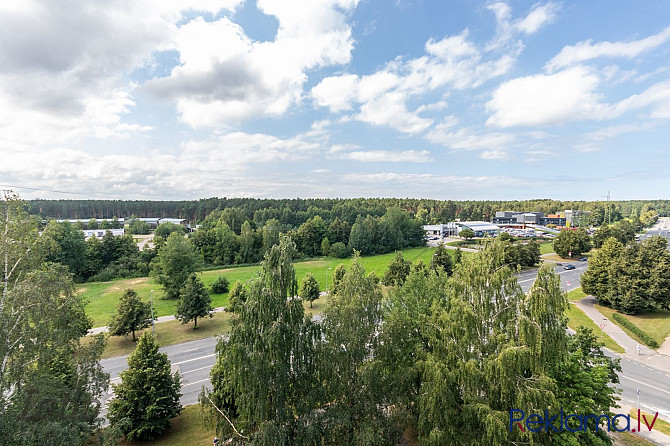 Pārdod plašu 3 istabu dzīvokli ar vienreizēju skatu. Plānojums: 2 izolētas Istabas (10,1 m2, Rīga - foto 2